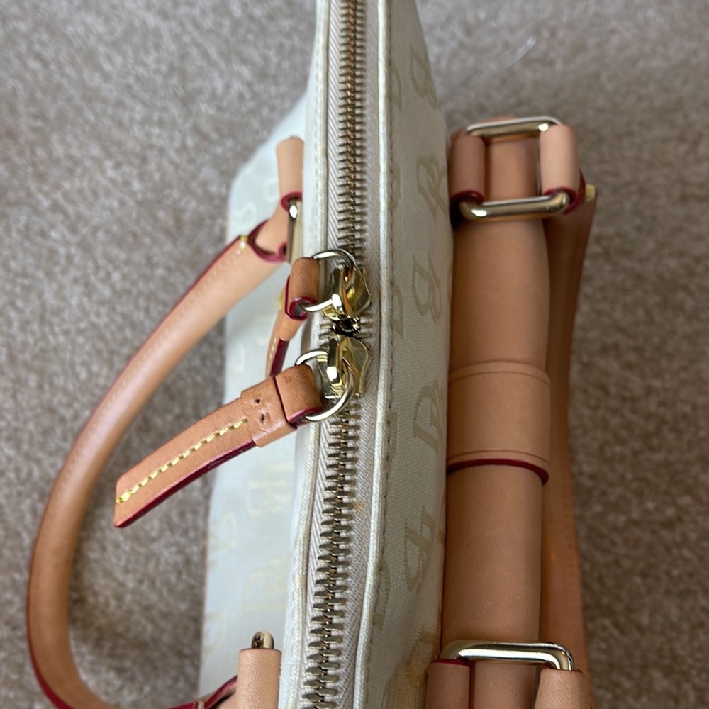 Dooney & Bourke spring handle bag - Picture 5 of 6